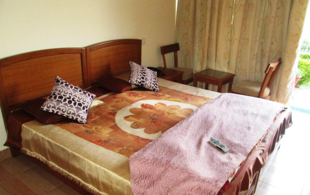 Hotel Ranikhet Grand Zimmer foto